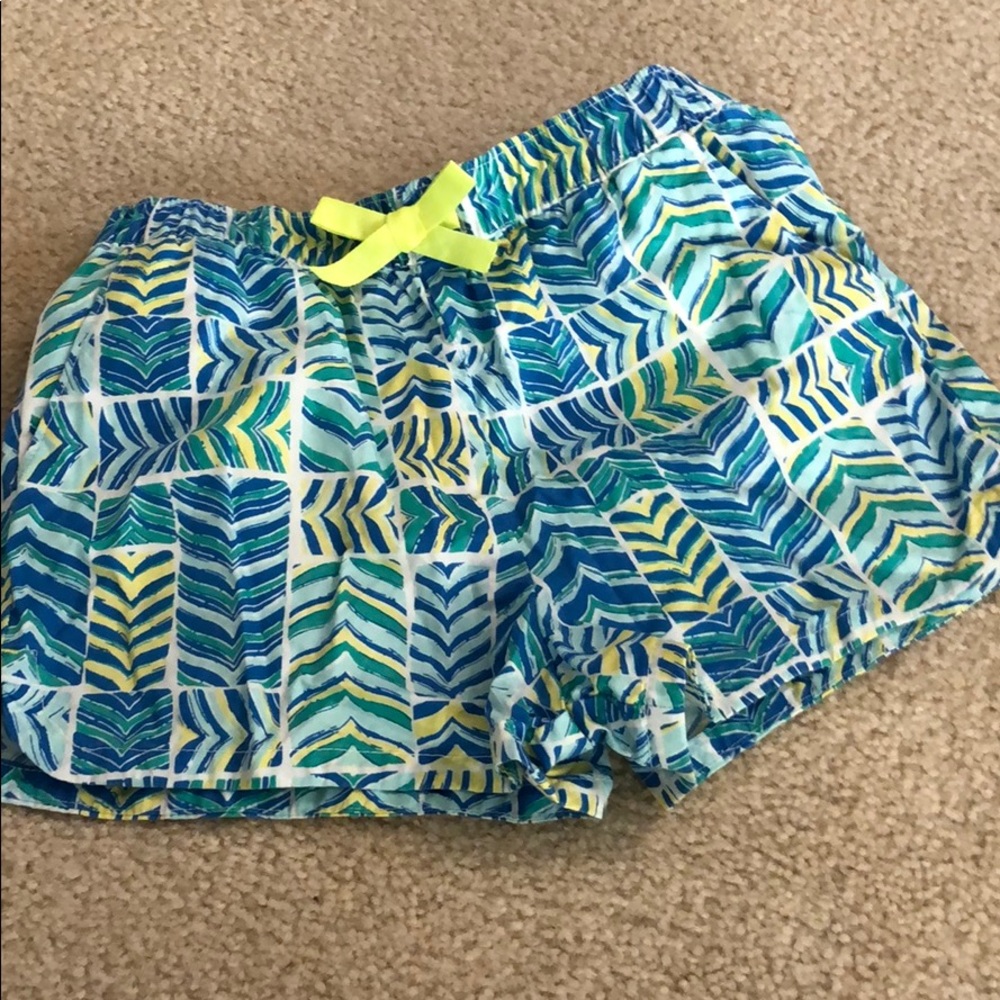 Vineyard vines elastic waist shorts
